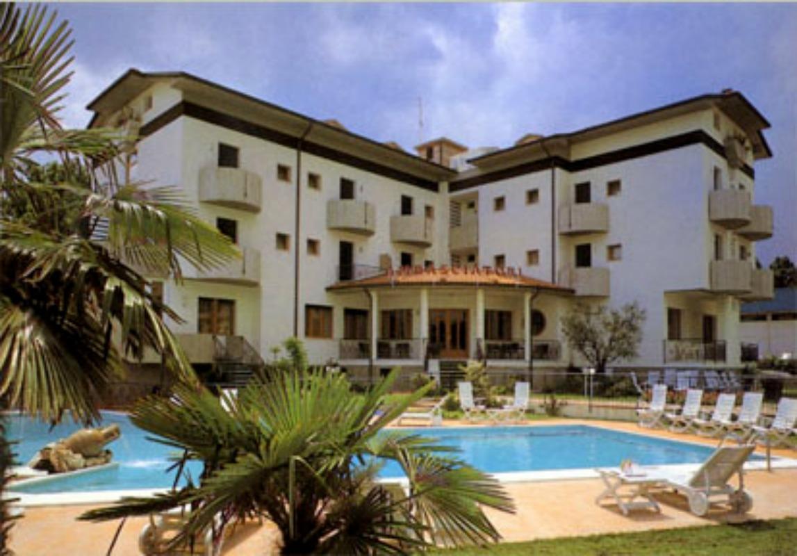 Hotel Ambasciatori 卡斯特罗卡罗泰尔梅 外观 照片